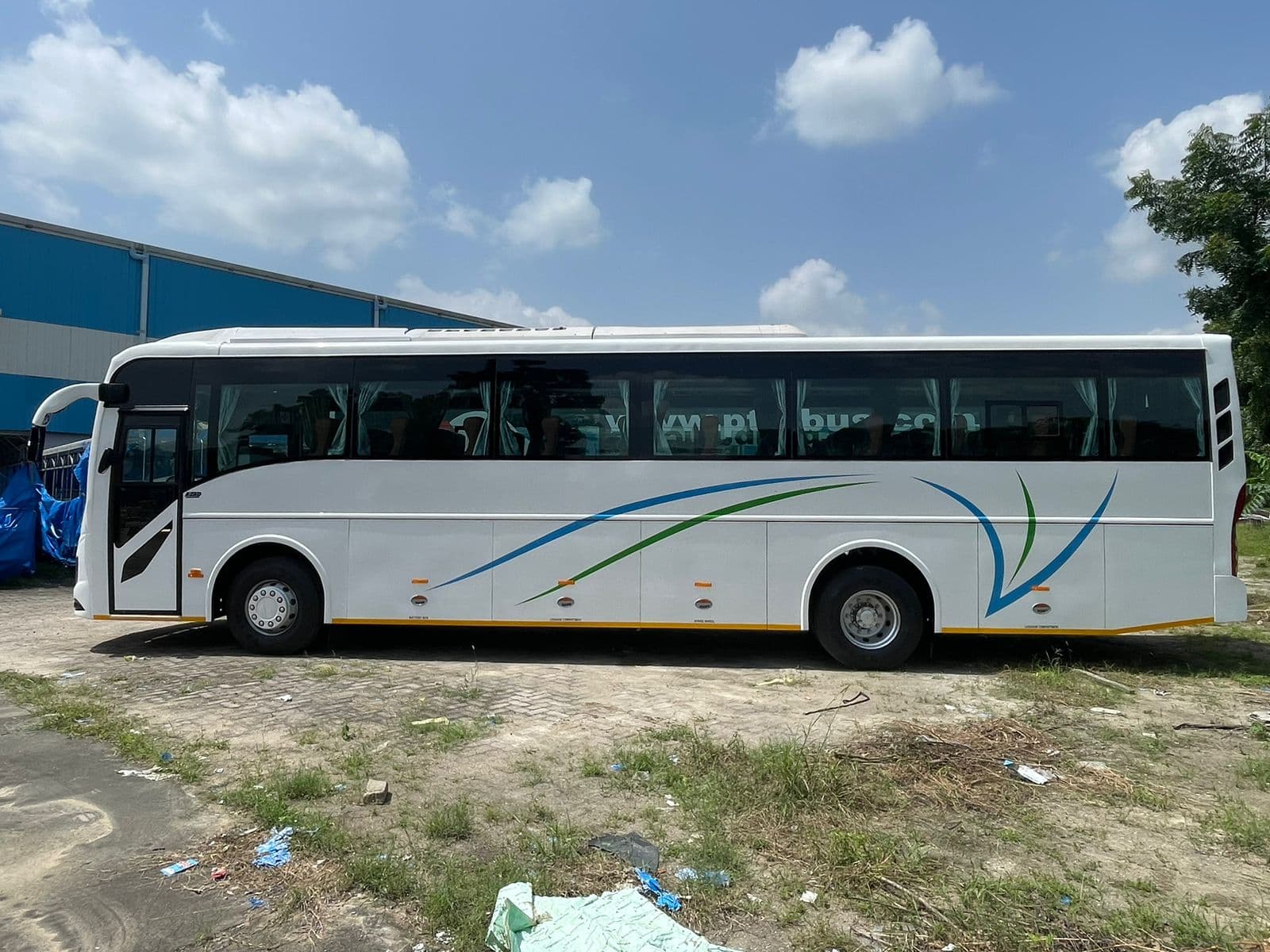 Luxury Bus (49 Seater) view 1